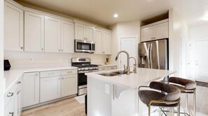 Eget kjøkken | Kjøleskap, ovn, kaffetrakter/tekoker og brødrister