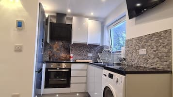 Kühlschrank, Mikrowelle, Ofen, Geschirrspüler