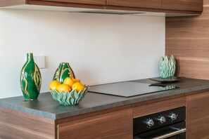 Kühlschrank, Ofen, Geschirrspüler, Wasserkocher