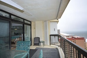 Property grounds - Comfortable, spacious 2 bedroom oceanfront condo with free WiFi, and a covered balcony with a wonderful ocean view located uptown just steps to the beach! (Ocean City)