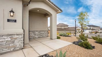 House, 4 Bedrooms | Property grounds