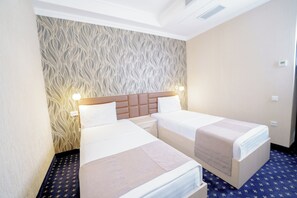 Premium bedding, down duvets, in-room safe, desk - Welcome Inn Hotel (Yerevan)