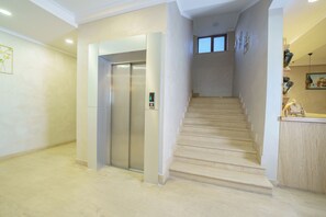 Staircase - Welcome Inn Hotel (Yerevan)