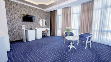 Deluxe Double Room | Premium bedding, down comforters, in-room safe, desk