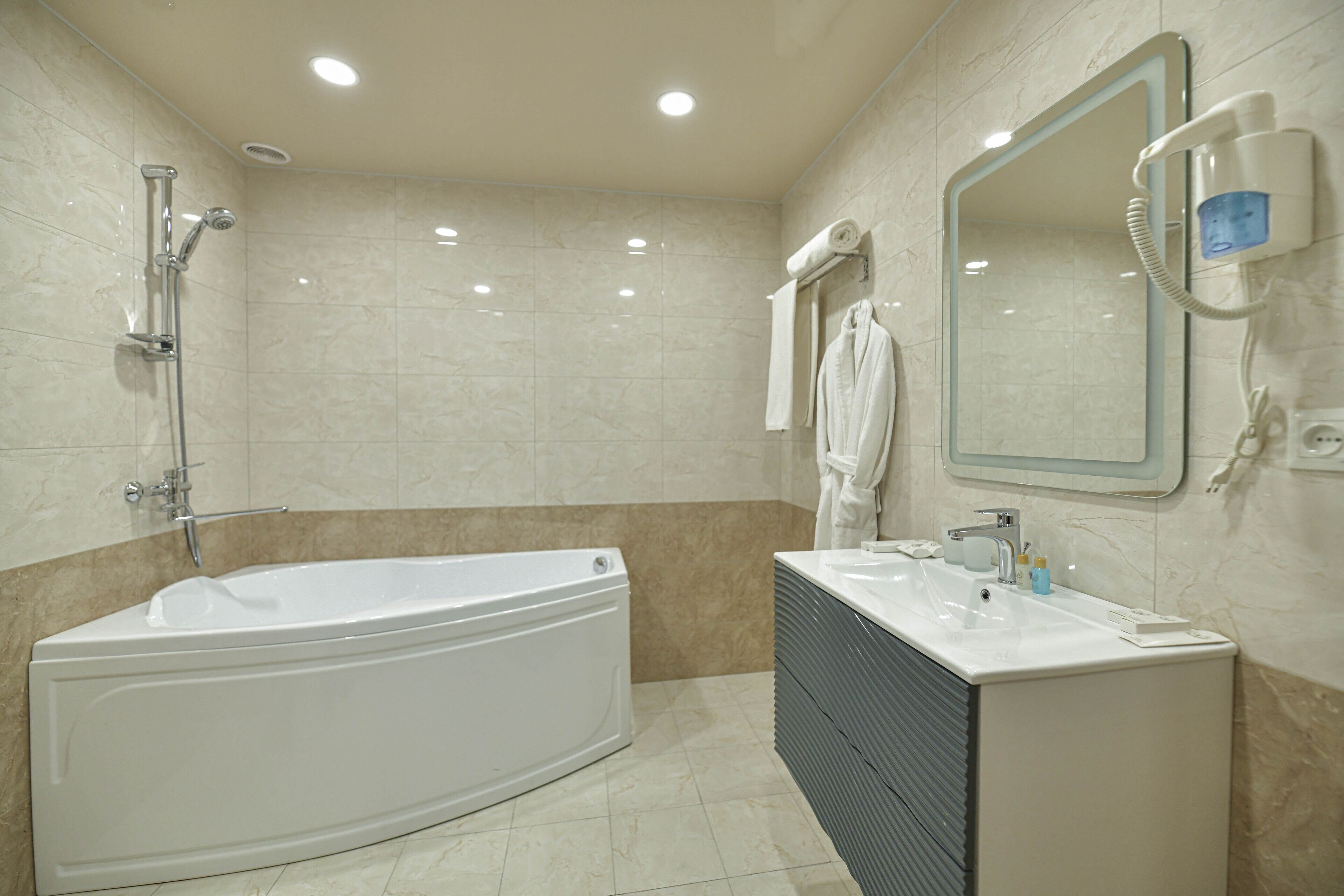 shower, free toiletries, hair dryer, slippers