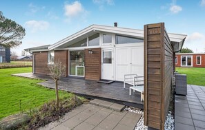 Exterior - Amazing home in Frederikshavn with WiFi (Frederikshavn)