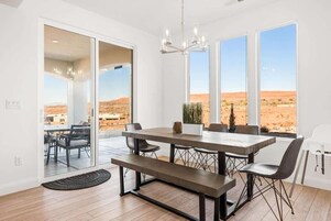 House, 5 Bedrooms | Dining
