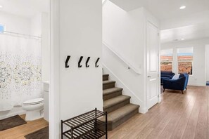 House, 5 Bedrooms | Bathroom | Shampoo