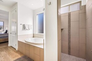Townhome - 6 sovrum | Badrum | Handdukar och schampo