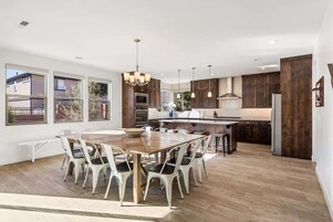 Townhome, 6 Bedrooms | Private kitchen | Fridge, oven, coffee/tea maker, toaster