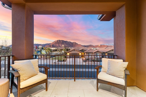 Townhome, 6 Bedrooms | Property grounds