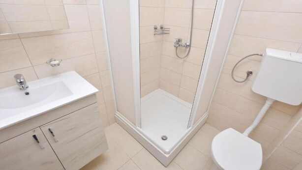 Classic Studio, 2 Twin Beds | Bathroom | Shower, hair dryer, towels - ApartHotel Solaris (Canj)