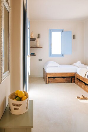 3 bedrooms, iron/ironing board, travel cot, free WiFi - Luxury Three-Bedroom Villa | Private Jetted Pool | Sea & Sunset View  (Thira - Santorini)