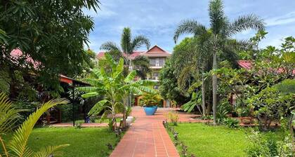The moon kampot boutique