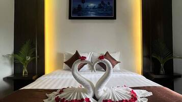 Deluxe Double Room, Garden View | Premium bedding, minibar, individually decorated, desk