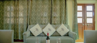 Shahpura Abhaneri Resort