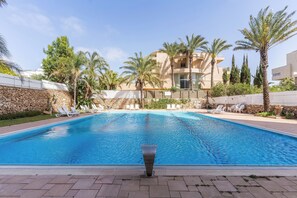 Outdoor pool - Skyline 1BR Apt with City & Sea View (Herzliya)