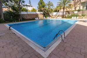 Outdoor pool - Skyline 1BR Apt with City & Sea View (Herzliya)