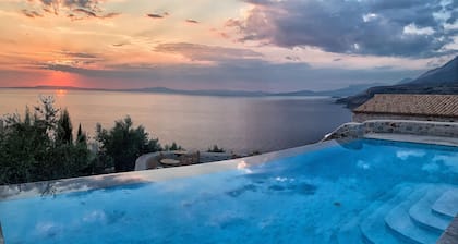 Bassa Maina Villas & Suites