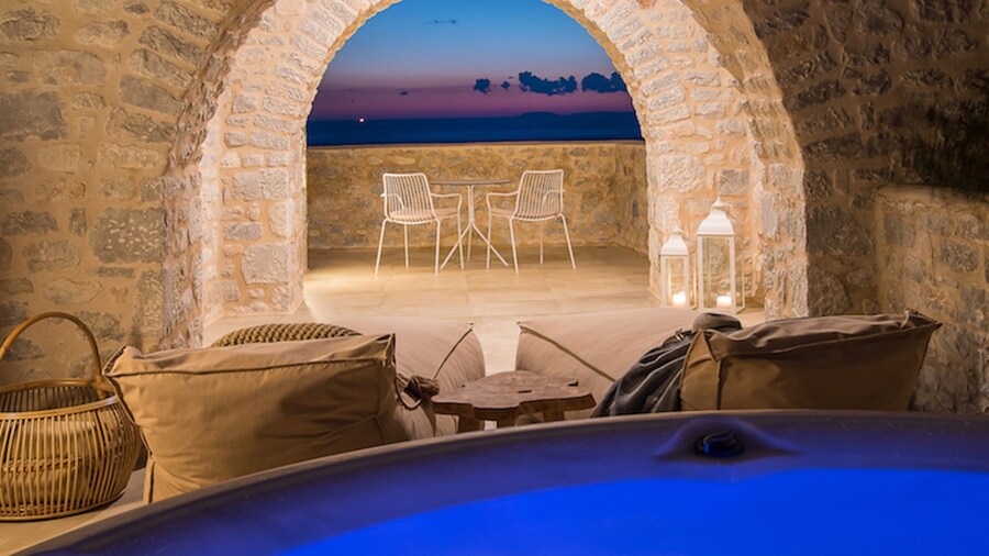 Bassa Maina Villas & Suites