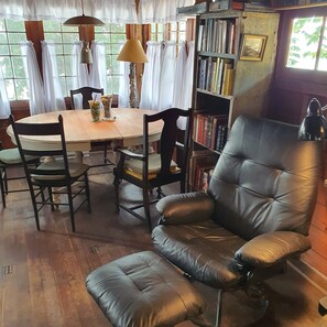 Dining - Incredible Lake Michigan views/sunsets. Intimate cottage with sandy beach. (Arcadia)