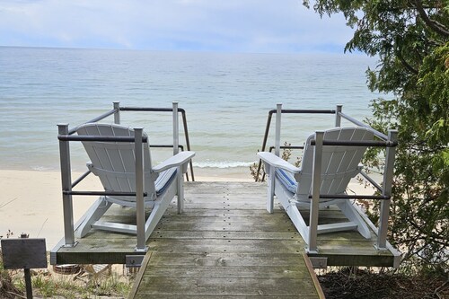 Incredible Lake Michigan views/sunsets. Intimate cottage with sandy beach.