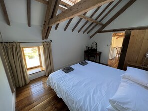 3 bedrooms, desk, iron/ironing board, travel cot