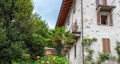 Casa Frey apt. 1 three-room apartment on Lake Orta with garden and swimming pool