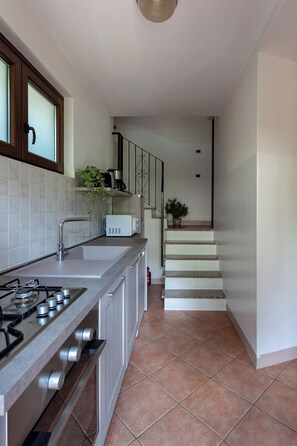 冰箱、微波炉、烤箱、炉灶