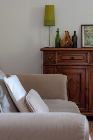 TV - Casa Frey apt. 1 three-room apartment on Lake Orta with garden and swimming pool (Vacciago)