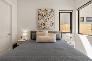 Casa, varias habitaciones | 8 dormitorios y espacio para trabajar con un portátil