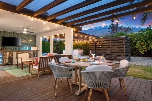 Outdoor dining