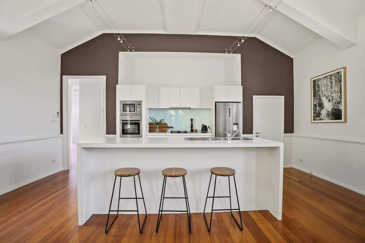 ثلاجة، ميكروويف، فرن، موقد طهي مسطح