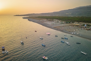 Private beach nearby, white sand, free beach shuttle, sun loungers - HANG LOOSE COTTAGE Hotel Resort 4 stelle Gizzeria Calabria (Gizzeria)