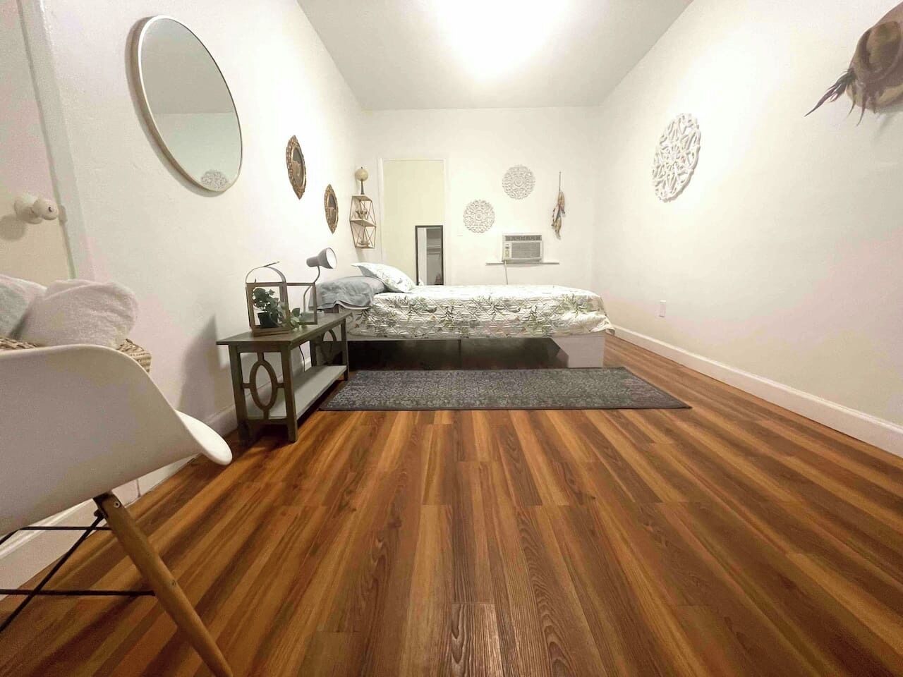 1 slaapkamer, een strijkplank/strijkijzer, gratis wifi, beddengoed