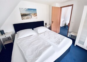 3 bedrooms, desk, iron/ironing board, travel cot