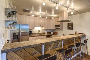 冰箱、微波炉、烤箱、炉灶