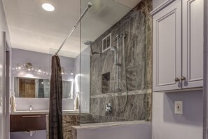 Combined shower/bathtub, hair dryer, towels - Park City 3 BD w/ Hot Tub and Pool Access located at the base of PCMR (Park City)