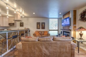 TV, caminetto, lettore DVD