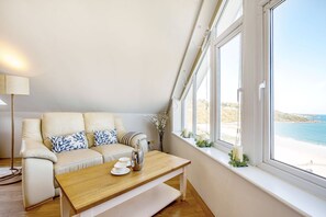 Smart TV, books, stereo - Carbis Bay Luxury 3 Bed Penthouse Apartment with Sea Views Parking Sauna Balcony (Carbis Bay)