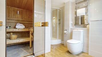 Dusche, kostenlose Toilettenartikel, Haartrockner, Bademäntel