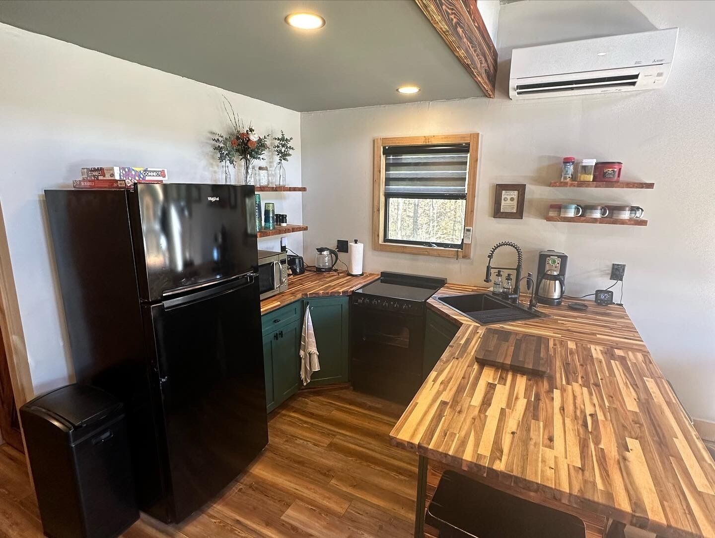 ثلاجة، ميكروويف، فرن، موقد طهي مسطح