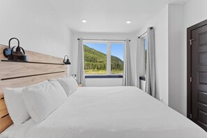 3 bedrooms, travel crib, free WiFi, bed sheets - In the Heart of Keystone: Close to Mountain House & Scenic Mountain Views! (Keystone)