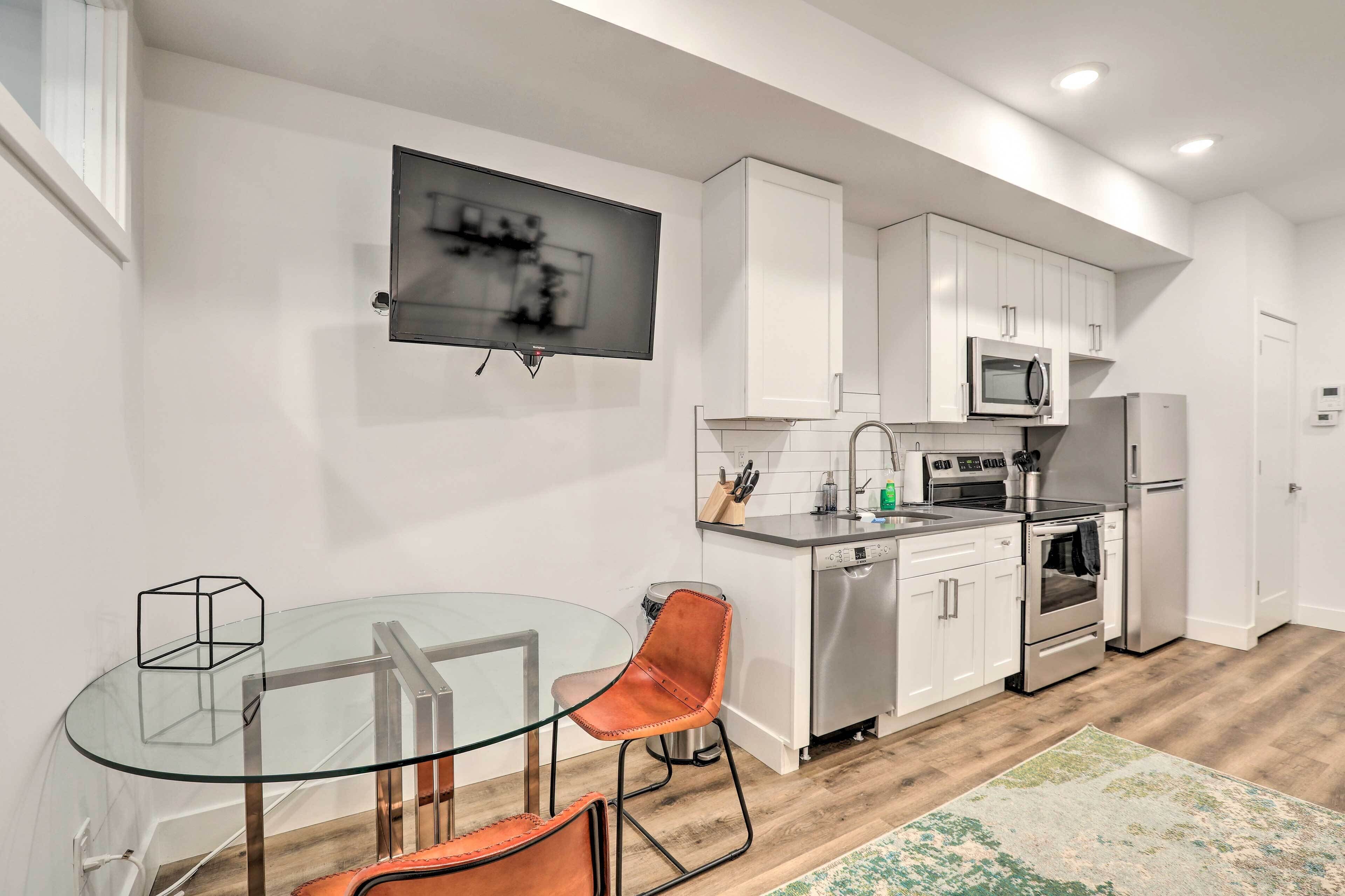 Classy Philly Apartment: 2 Mi to Downtown!