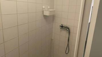 Articles de toilette gratuits, serviettes fournies, papier toilette