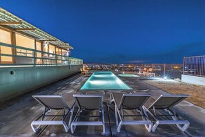 A heated pool - Casa Altura Joshua Tree - Pool, Spa & Epic Views (Joshua Tree)