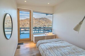 2 Schlafzimmer, Schreibtisch, Bügeleisen/Bügelbrett, Reisekinderbett