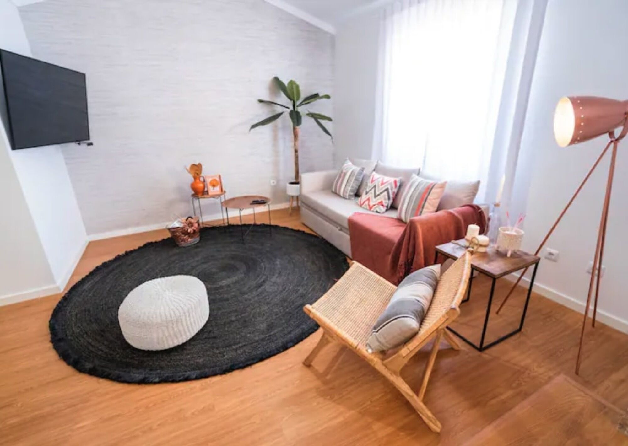 Fernseher, Kamin, Tischtennisplatte