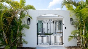Exterior - 3 bedroom luxury home on AMI, private heated pool, pet friendly (Holmes Beach)