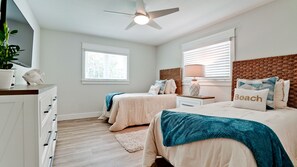 3 habitaciones, tabla de planchar con plancha, wifi y ropa de cama 